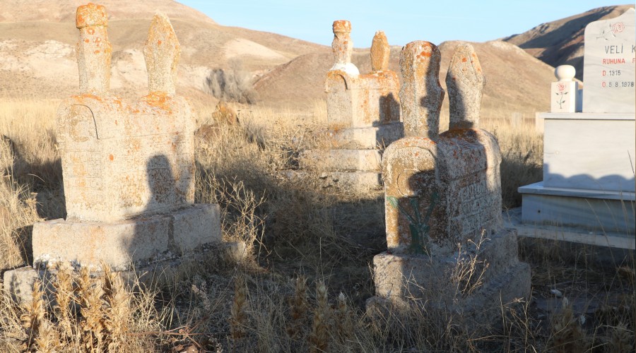 Lahit mezar kültürü yok oluyor