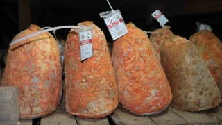 Mağaraya beyaz giriyor, kırmızı çıkıyor