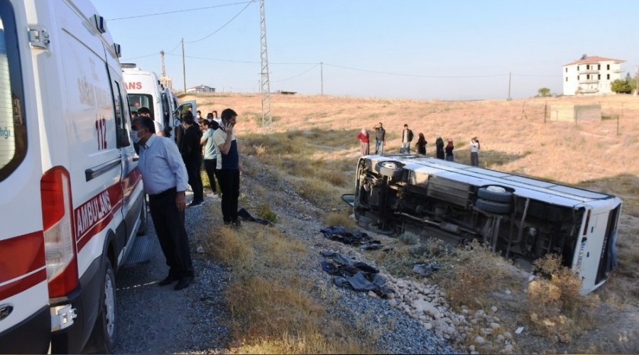Malatya'da işçi servisi şarampole yuvarlandı