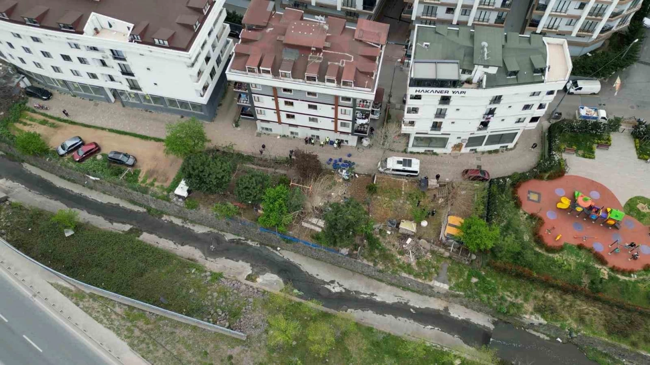 Maltepe'de dere yatağındaki kaçak yapılaşmalar yıkıldı