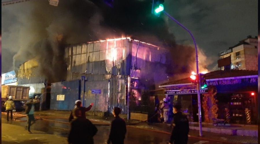 Maltepe'de hurdalık alanda yangın çıktı