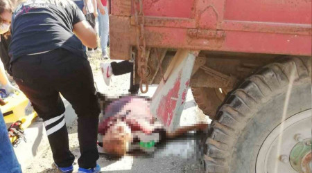 Manisa'da servis otobüsü ile traktör çarpıştı: 1 ölü, 10 yaralı