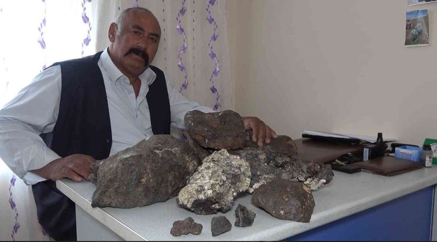 Mantar için çıktığı araziden irili ufaklı 100 kilogram ağırlığında gök taşı topladı