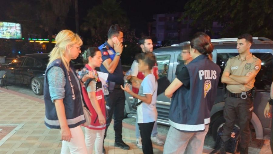 Marmaris'te zabıta sokakta çalıştırılan çocuklara yönelik denetim yaptı