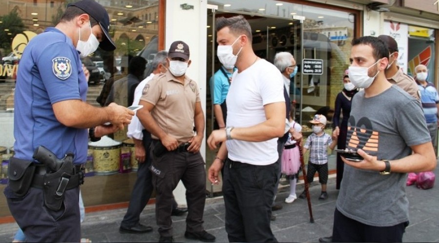 Maske, takan da koruyor