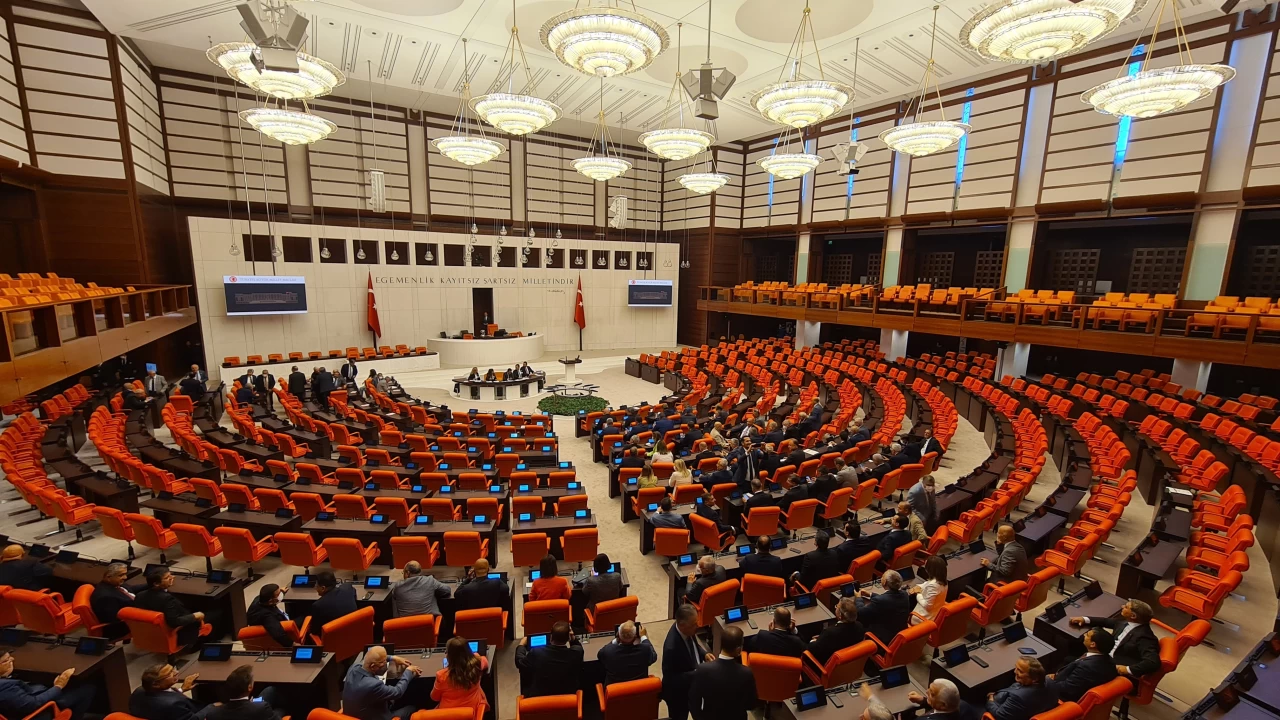 Meclis'te yeni anayasa i�in d�zenleme haz�rl���
