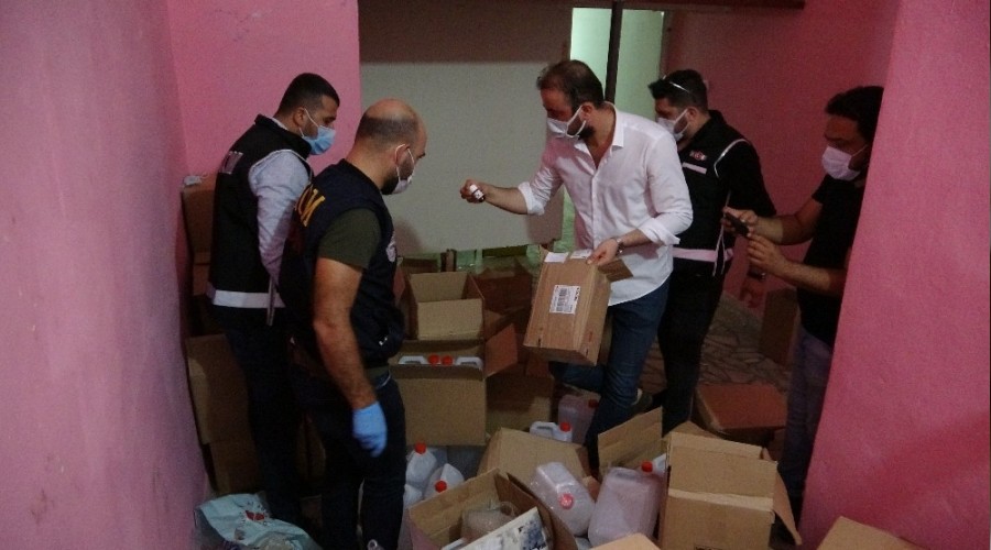 Mersin'de 700 litre sahte alkol ele geçirildi
