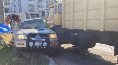 Mersin'de çöp kamyonu, kamyonete çarptı: 4 ölü, 2 yaralı
