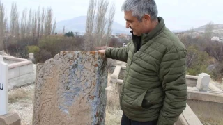 Mezarlktaki esrarengiz ta