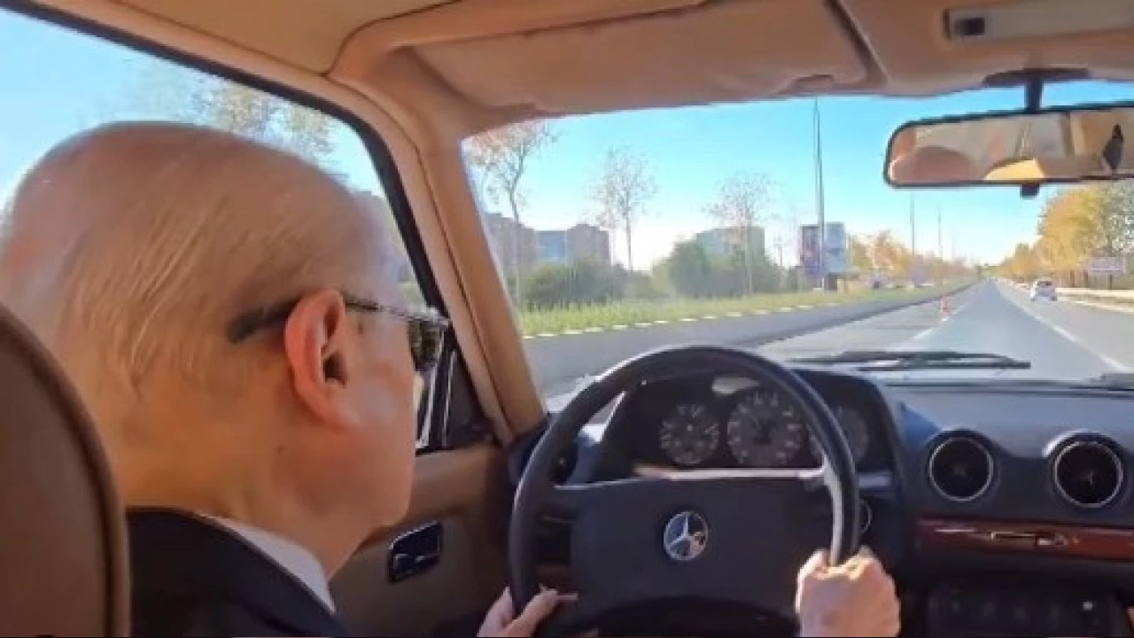 MHP lideri Bah�eli klasik otomobiliyle Ankara turu att�