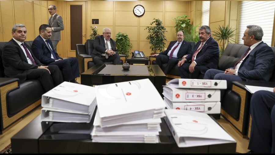 MHP'de parti yöneticileri kendilerini garantiye aldı