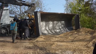 Mcr ykl kamyonun damperi devrildi, src bayld