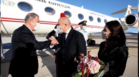 Milli Savunma Bakanı Akar İtalya'da
