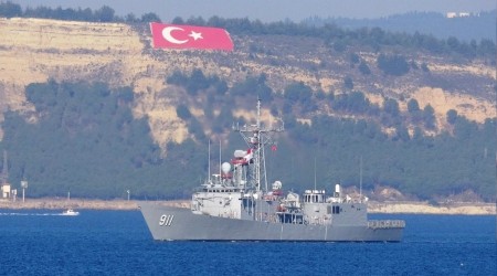 Mısır savaş gemileri Çanakkale Boğazı'ndan geçti