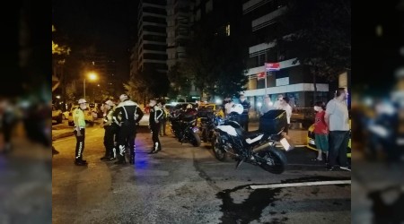 Motosikletli trafik polisi başka motosikletle çarpıştı