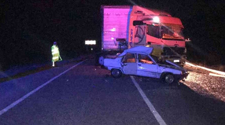 Muğla'da tır ile otomobil çarpıştı: 2 ölü, 1 yaralı