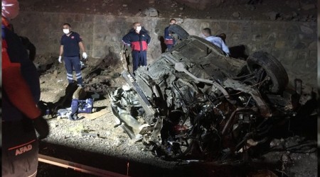 Niğde'de feci kaza: 3 ölü, 2 yaralı