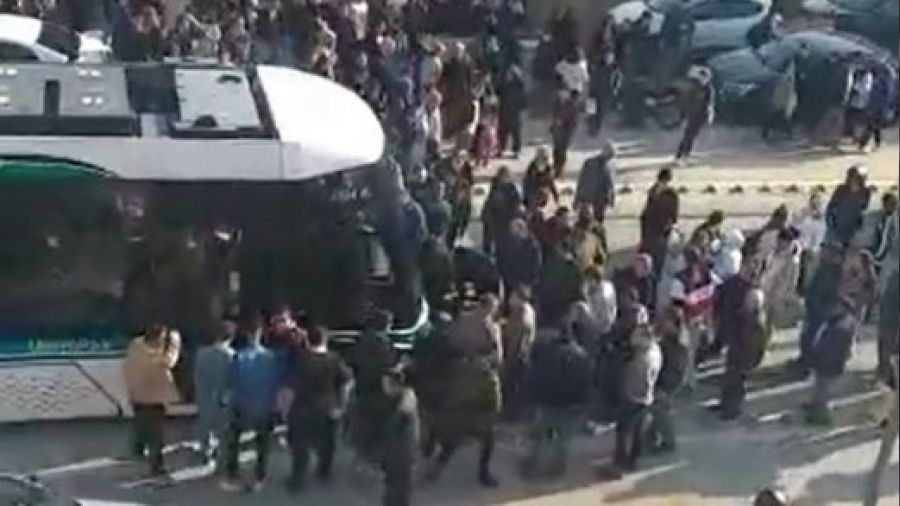 Okuldan ��kan ��renci tramvay alt�nda kald�