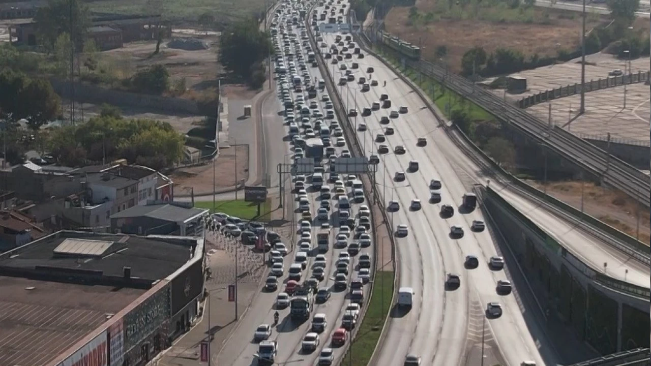 Okullar açıldı, Bursa'da yollar tıkandı
