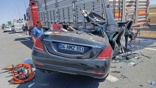 Otomobil, lastii patlayan tra arkadan arpt