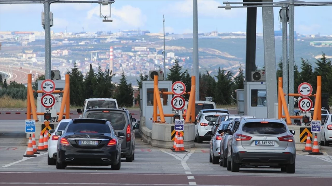 Otoyol ve k�pr�lerden 1.1 milyar ara� ge�ti