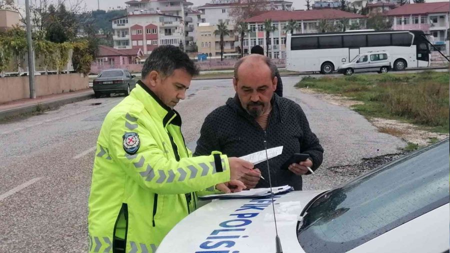 �zel ��rencileri ta��rken kaza yapan servis �of�r� 0,82 promil alkoll� ��kt�