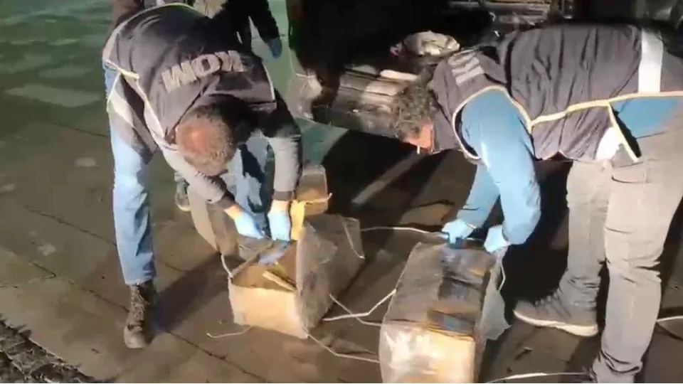 Özenle paketlenmiş kutulardan cephanelik çıktı