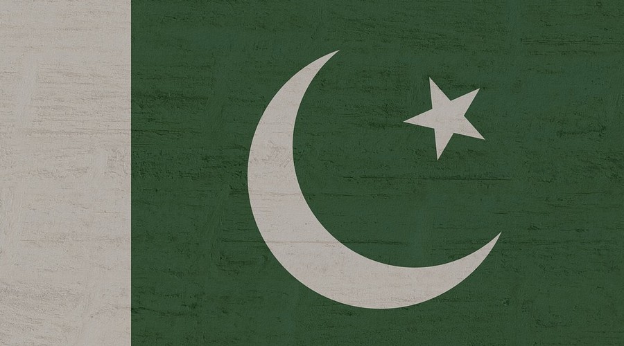Pakistan'da alabora olan teknede 8 ölü