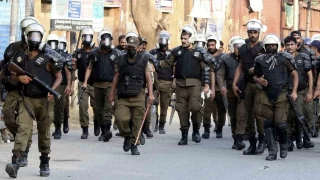 Pakistan'da kaos bitmiyor... Ordu sokağa indi