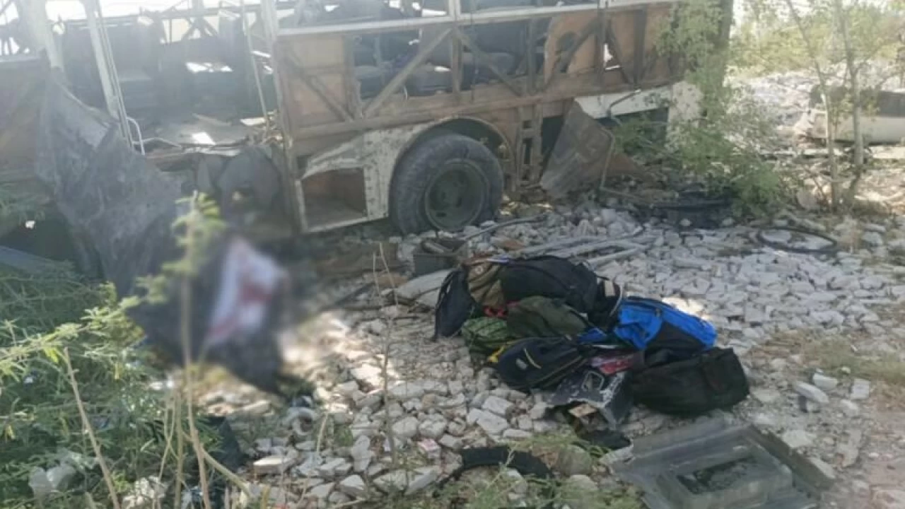 Pakistan'da okul otobüsüne bombalı saldırı: 5 ölü