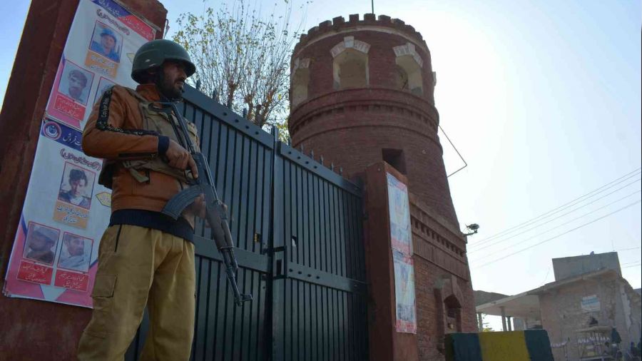 Pakistan'daki rehine krizi sona erdi: 35 �l�, 10 yaral�