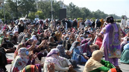 Pakistanlı kadınlar "hayat pahalılığı" protestolarında ısrarcı