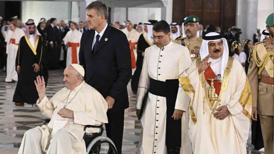 Papa Francis 'Diyalog Forumu' iin  Bahreyn'de