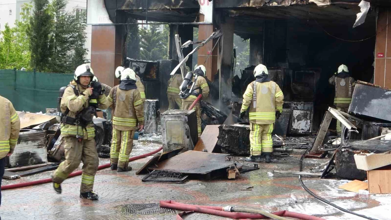 Pendik'te çıkan yangın korkuttu