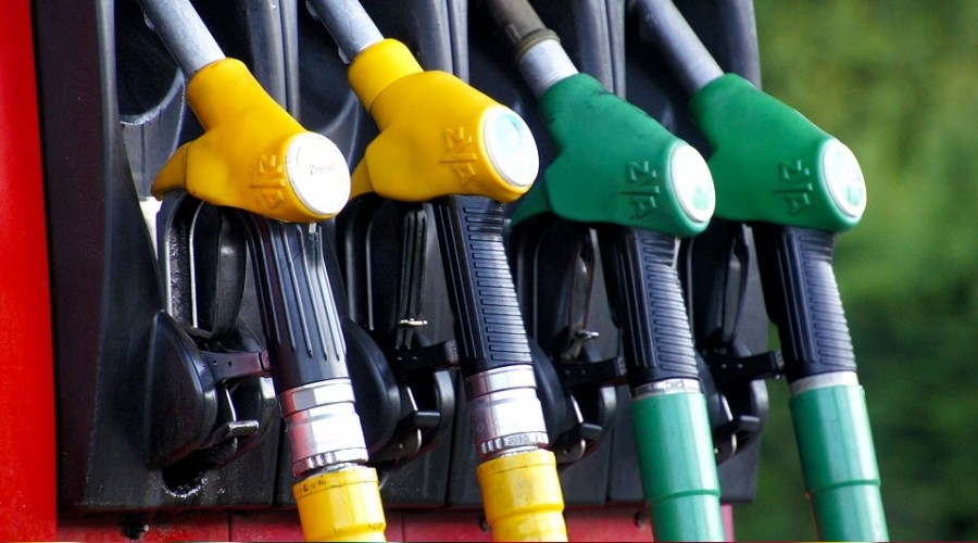 Petrol fiyatları dip yaptı Türkiye'de yakıt zamlandı