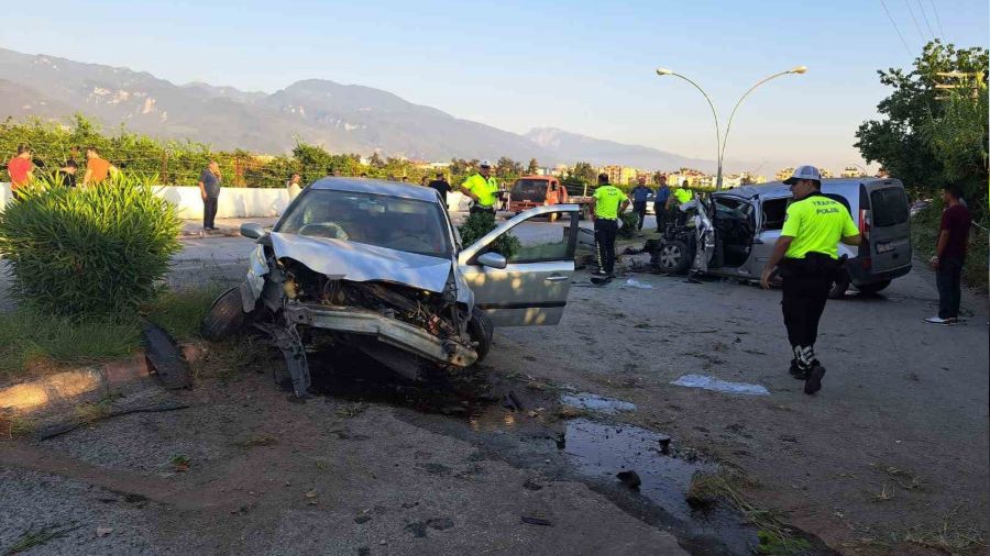 Polis arac�yla otomobil �arp��t�