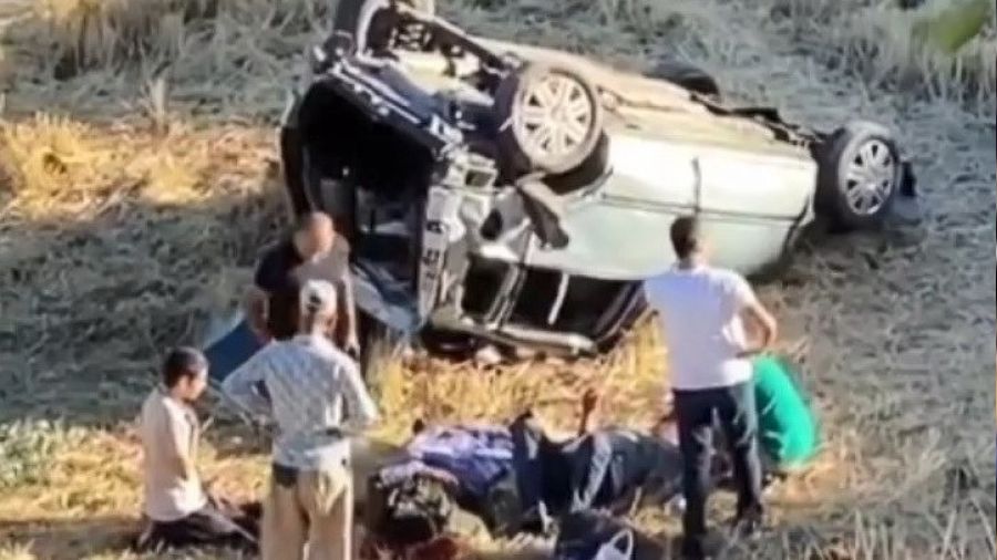 Polis memuru ailesiyle kaza yapt�: 1 �l�, 4 yaral�