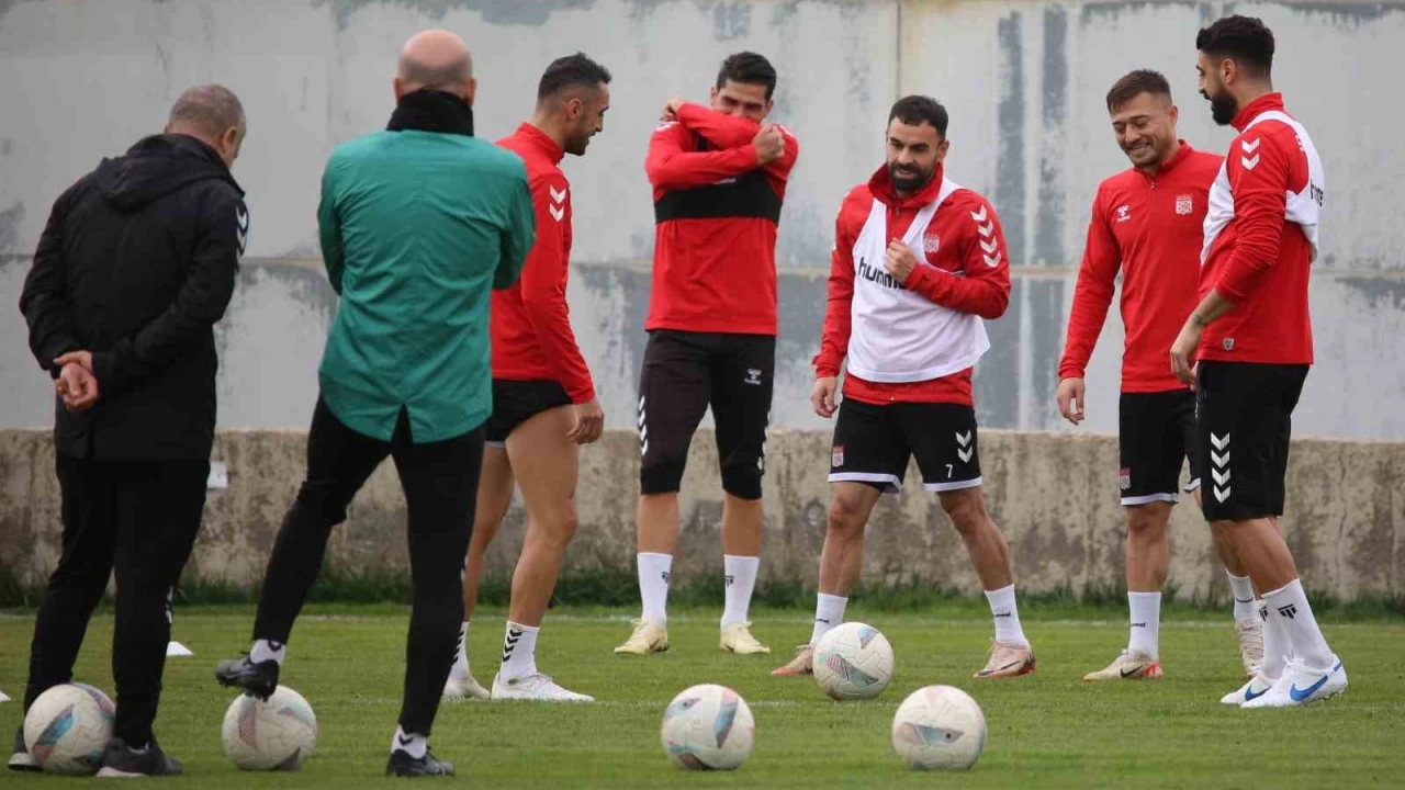Rıza Çalımbay: 'Düşmeyi aklımızın ucundan geçirmiyoruz'