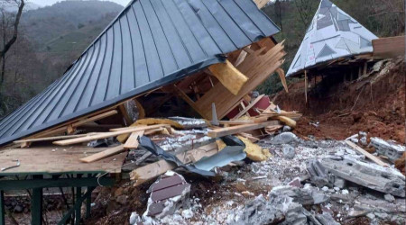 Rize'de ruhsatsız 1 restoran ve 11 bungalov yıkıldı