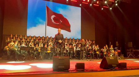 Rus Kızılordu Korosu ve Haluk Levent Ankara'da sahne aldı