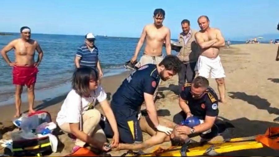 Sakarya'da 3 kii denizde boulma tehlikesi geirdi