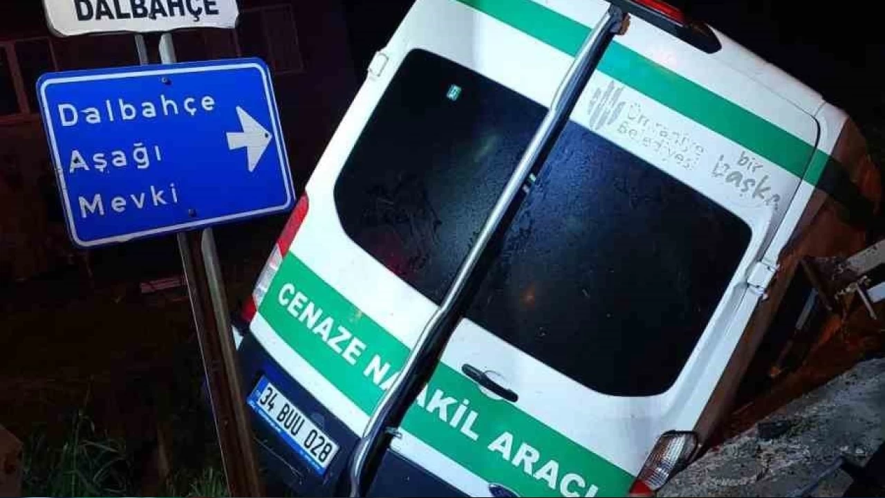 Samsun'da cenaze arac� kaza yapt�: 10 yaral�