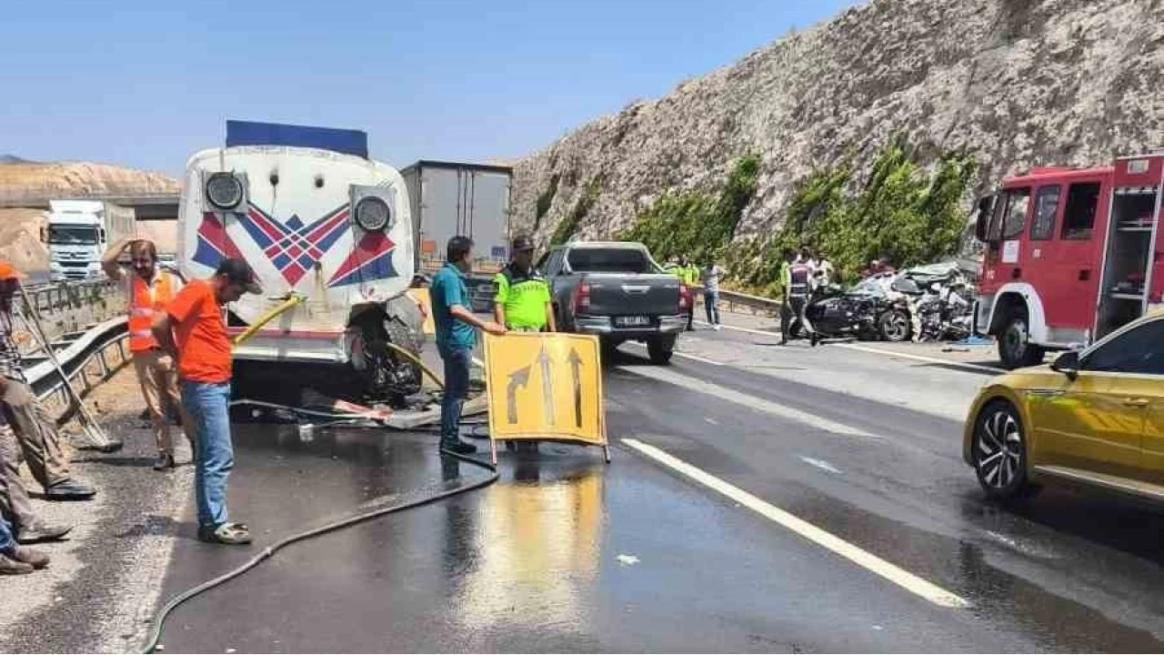 Şanlıurfa otomobil sulama tankerine çarptı: 1 ölü