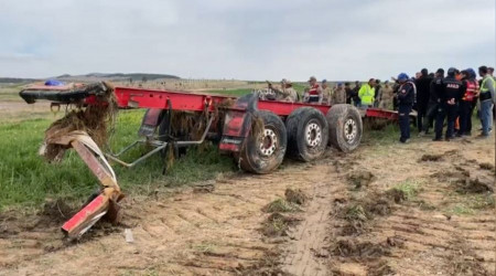 Şanlıurfa'da sele kapılan sürücünün tır dorsesine ulaşıldı