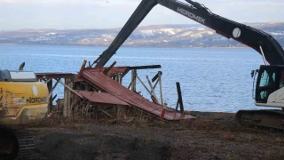 Sapanca g�l� k�y�s�nda ka�ak yap�lar�n y�k�m�na ba�land�