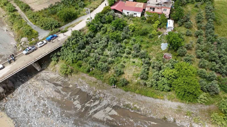 Sel felaketinde kaybolan 2 genci arama �al��malar� devam ediyor