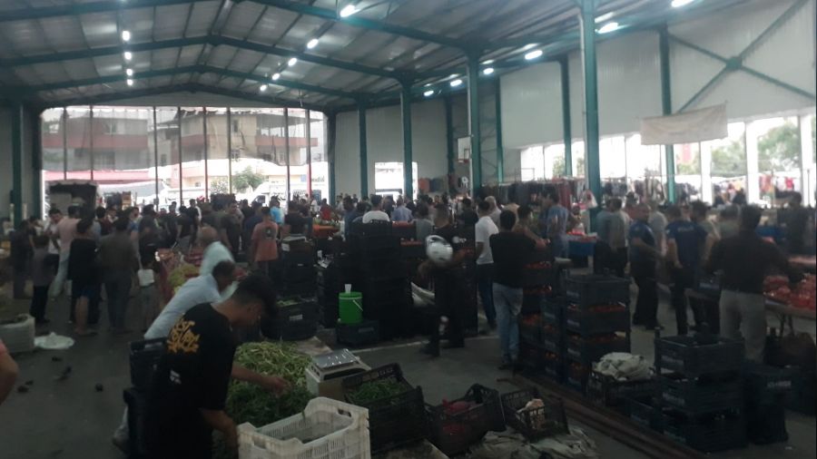 Semt pazar�nda ��kan silahl� ve b��akl� kavgada 10 ki�i yaraland�