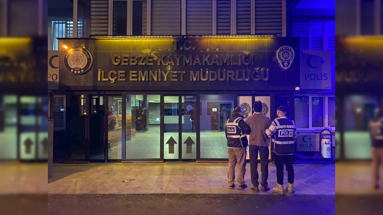 Sevinen Suriyelilerin önünü kesmişti, gözaltına alındı