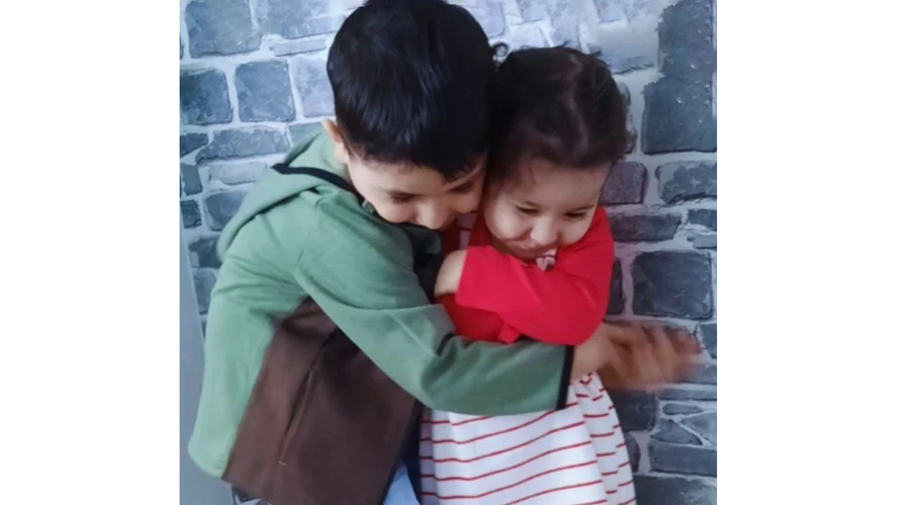 Seyyar satcdan yedikleri midyeden zehirlenen 2 ocuk hayatn kaybetti