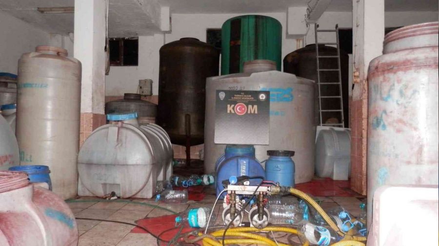 Sirke fabrikasında 300 ton sahte şarap ele geçirildi